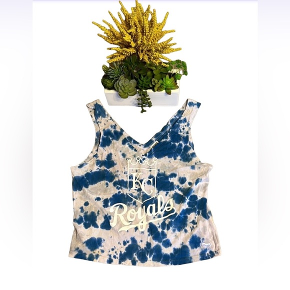 Pink Victoria’s Secret size medium Kansas City royals…. Tank top! SUPER CUTE!! - Picture 2 of 10